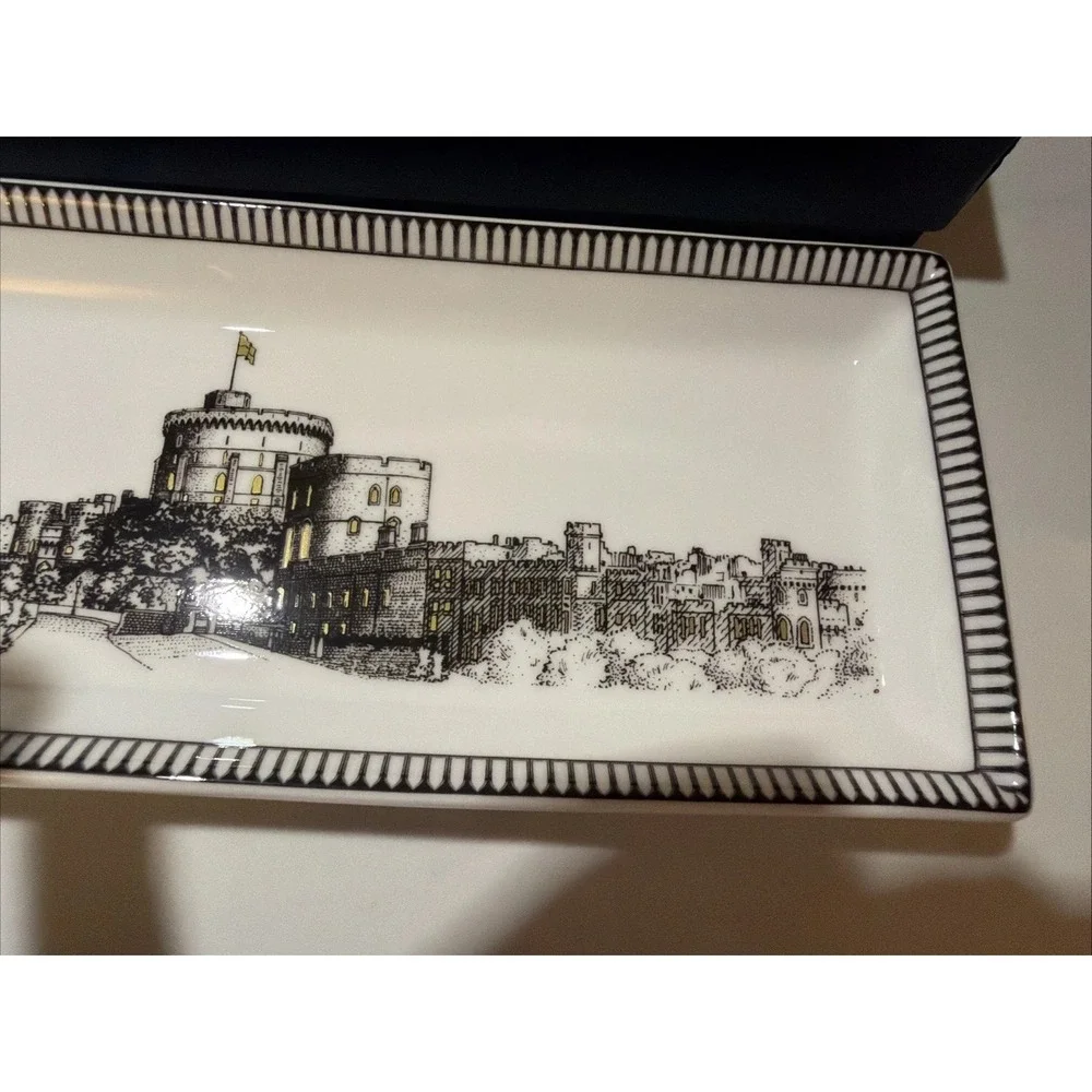 HALCYON DAYS QUEEN ELIZABETH II MEMORIAL DISH Windsor Castle